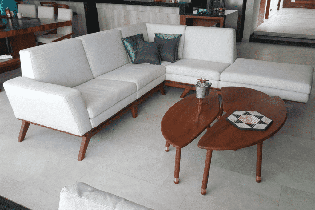 Winiik Sectional Sofa - Image 2